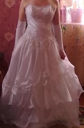 Продам свадебное платье,  46 размер,  состояни отличное.................